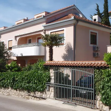 Apartman 30 M From The Crikvenica